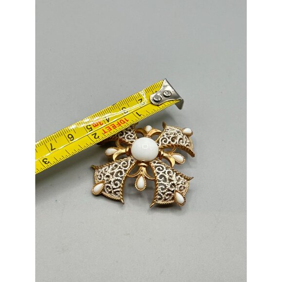 Vtg Signed Trifari Maltese Cross Pin Brooch White Enamel White Stones Filigree - Picture 8 of 8